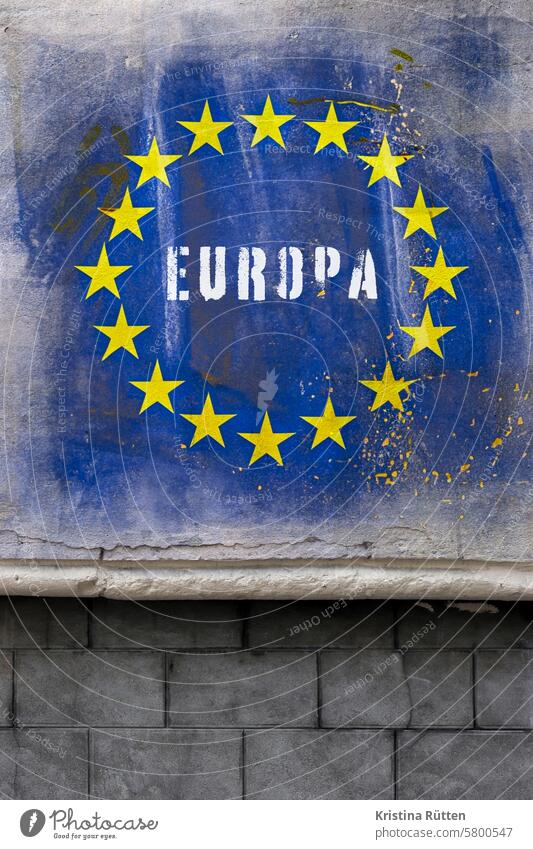 europa graffiti sternenkranz zwölf symbol symbolisch europäische gemeinschaft europäische union streetart wand urban grunge verbund einheit mitgliedstaaten