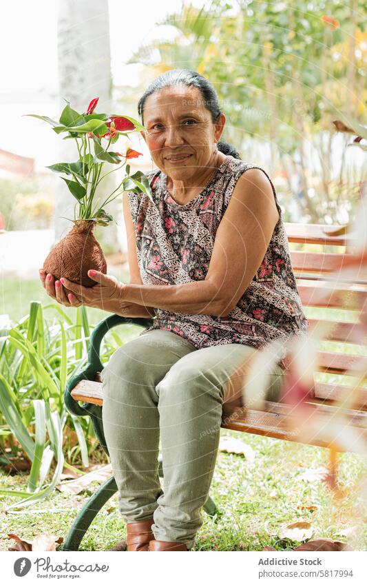 Cultivating Joy. Senior's Creative Retreat Colombian lifestyle Hispanic-Latina active aging active old age active retirement artist at-home at-home activities