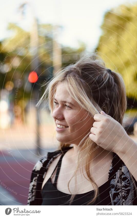 WOMAN - TRAFFIC LIGHT - SUMMER - WINDY Woman 20 to 30 years Blonde pretty Nose ring Summer City life warm Adults Colour photo Exterior shot youthful feminine