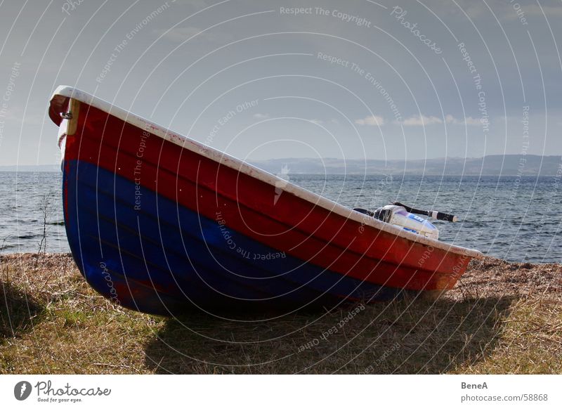 The boat Watercraft Fishing boat Ocean Lake Coast Dinghy Fishing (Angle) Red Beach Upper body Hull Fishery Wood Work and employment Navigation High sea