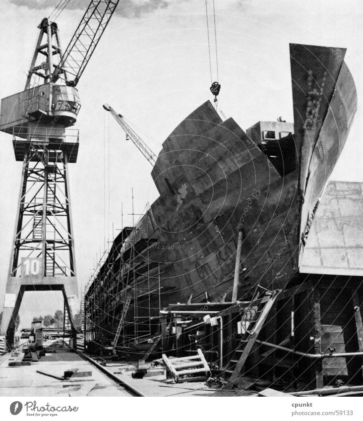Alsfleth Shipyard Dockyard crane Newly constructed ship 1960 black-white