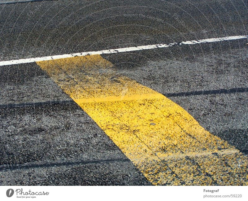 Streetwalk. Asphalt Yellow Driving Stripe White Gray Wet Dry Geometry Regulation Floor covering Contrast Painting (action, work) Draw serve Perspective Lamp