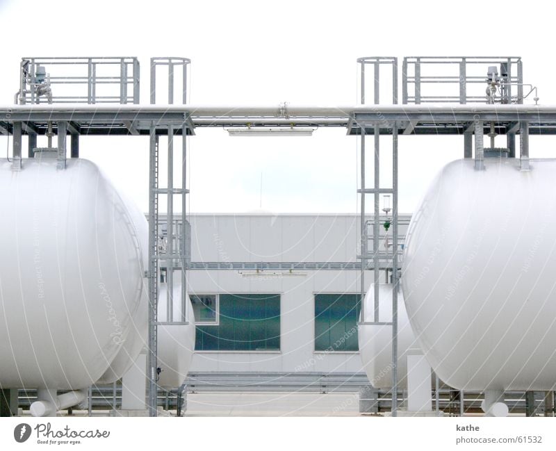 kerosene tanks Raw materials and fuels Containers and vessels Airplane Transmission lines Nuremberg Tank Airport Natural gas pipeline Pump Iron-pipe Storage