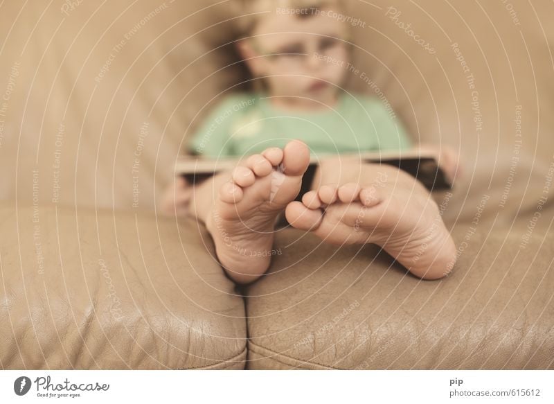 footnote Child Boy (child) Feet Sole of the foot Toes 1 Human being 3 - 8 years Infancy Brown Reading Book Concentrate Barefoot Sofa Leather Wrinkle