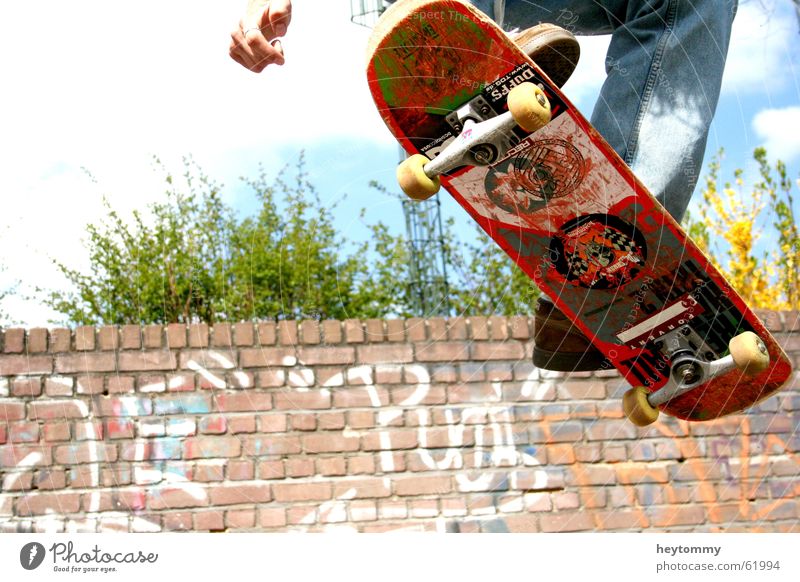 jump high Skateboarding Wall (barrier) Air Jump Trick Hand Skate park Extreme Hop Graffiti Leisure and hobbies Joy Exhilarate Happiness Cheerful