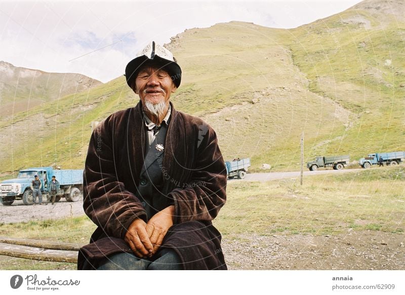 serenity Man Asia Tajikistan Border Facial hair Kyrgyzstan Human being Portrait photograph Serene Calm Old Mountain Exterior shot Indigenous Asians Costume