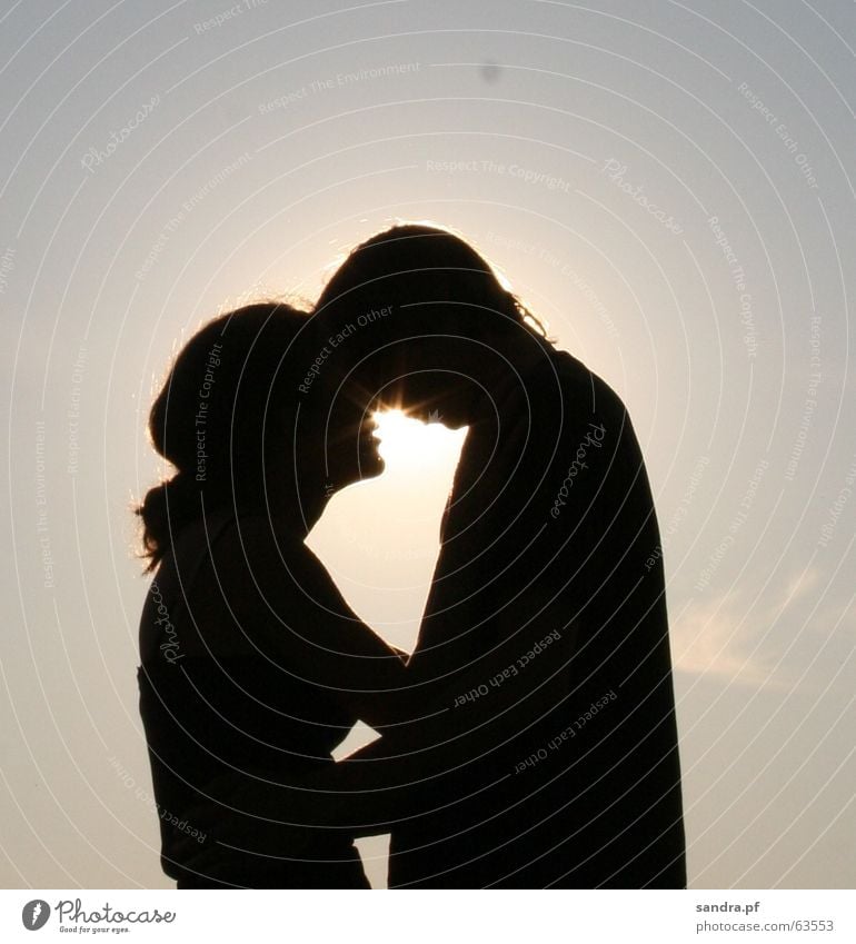 Kiss in the sun I Kissing Man Woman Sunset Love Embrace Couple kiss In pairs Lovers Together Relationship Trust Affection Harmonious Happy Related Infatuation