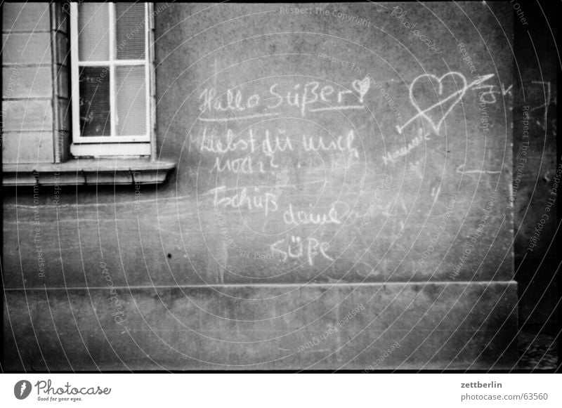 Hello sweetie Sweet Old-school Inscription Love letter Demography Wall (building) Window grafiti graffiti Information Heart Pain Zettberlin