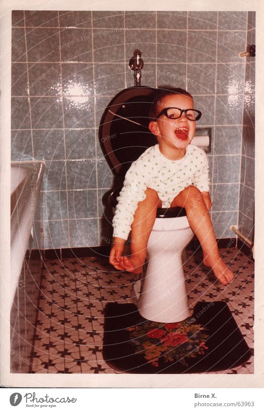 Little Tom Child Eyeglasses Bathroom Boy (child) Toilet children's photo Laughter Funny