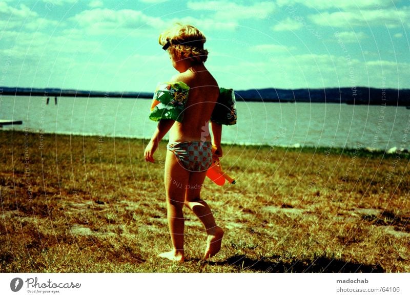 LITTLE BUNTER JUNGE | holiday child person beach lake family Boy (child) Water pistol Naked Summer Sun Playing Light heartedness Water wings Diving goggles