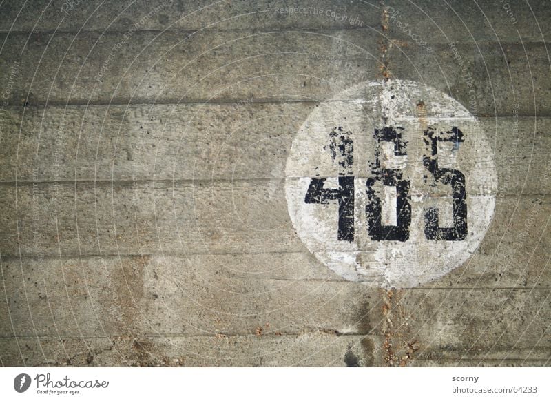 465 Round Wall (barrier) Parking garage Wall (building) Digits and numbers White Black Gray Transience Ravages of time four hundred and sixty-five Circle