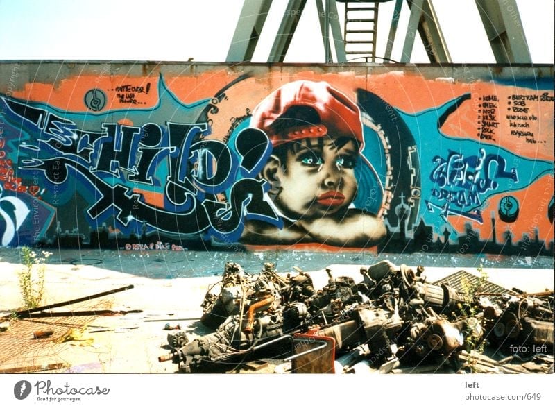 seeing child Mural painting Scrap metal Wall (building) Photographic technology Graffiti New Art