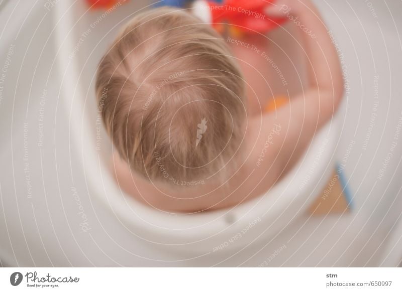 Child in the bathtub Leisure and hobbies Playing Children's game Living or residing Flat (apartment) Human being Masculine Toddler Boy (child)