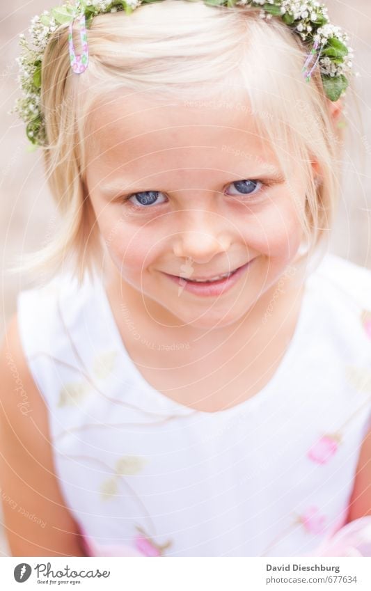 flower girl Feminine Child Toddler Girl Infancy Life Skin Head Hair and hairstyles Face Eyes Nose Mouth 1 Human being 3 - 8 years 8 - 13 years Dress Blonde