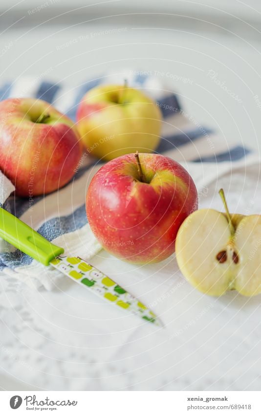apple Food Fruit Apple Nutrition Organic produce Vegetarian diet Diet Fasting Cutlery Knives Eating To enjoy Yellow Red Healthy Napkin Green Food photograph