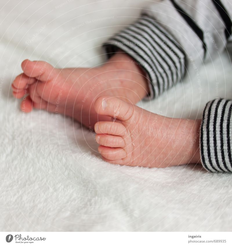 Fourteen days Baby Infancy Skin Legs Feet Toes Toenail 1 Human being 0 - 12 months Lie Friendliness Small Cute Pink Black White Emotions Happy Warm-heartedness