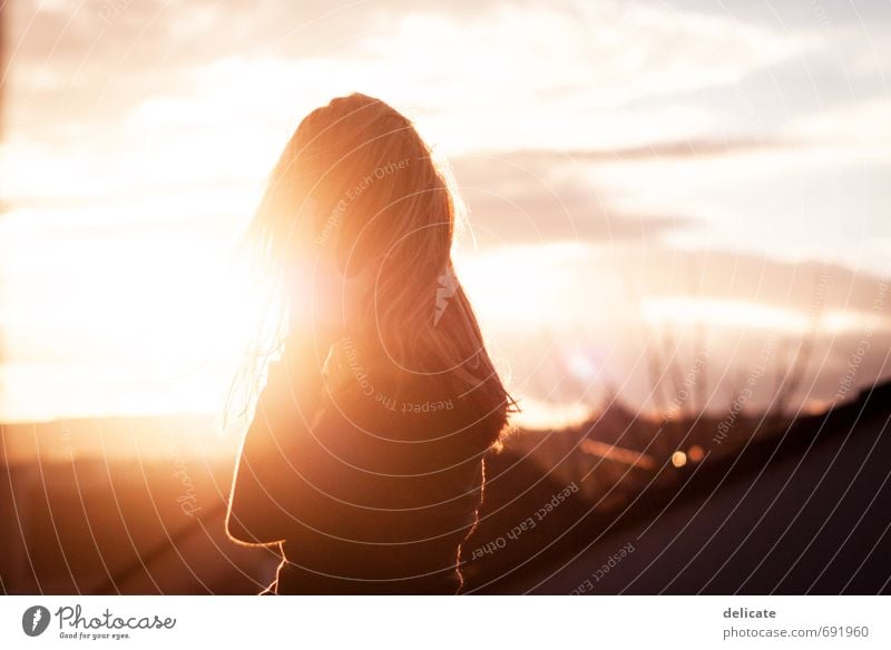 evening sun Feminine Young woman Youth (Young adults) Head Hair and hairstyles Hand 1 Human being 18 - 30 years Adults Sky Clouds Sun Building Roof Blonde