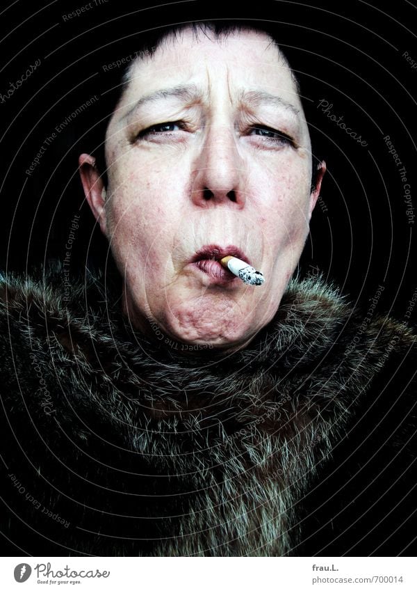 Voilà! Woman Adults Female senior Face 1 Human being 60 years and older Senior citizen Fur coat Pelt Black-haired Short-haired Smoking Old Uniqueness Vice Lust