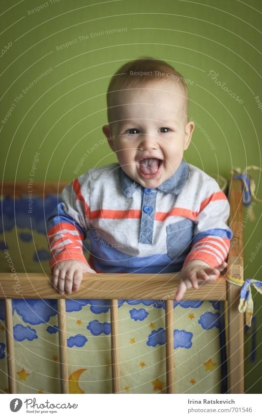 happy boy Child Boy (child) 1 Human being 0 - 12 months Baby Wall (barrier) Wall (building) Smiling Laughter Love Playing Friendliness Happiness Funny Curiosity