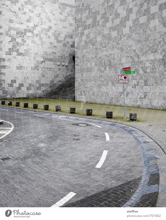 bouncy cubism Mainz City hall Wall (barrier) Wall (building) Transport Street Strong Gray Massive Robust Curve Colour photo Exterior shot Deserted