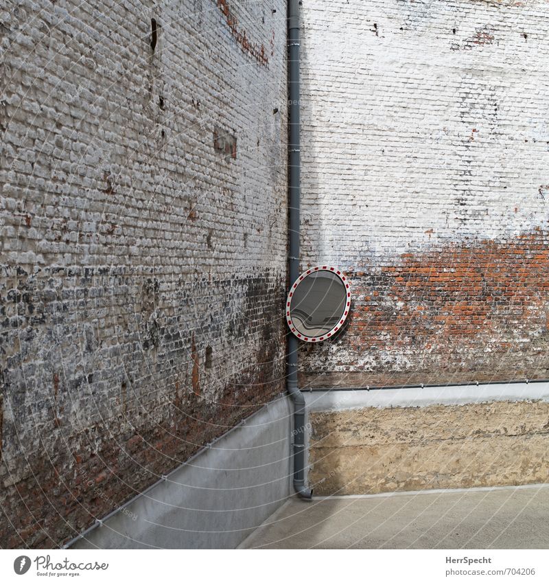 make-up mirror Antwerp Belgium Town Downtown Old town Manmade structures Building Wall (barrier) Wall (building) Facade Gloomy Brown Red White traffic mirrors