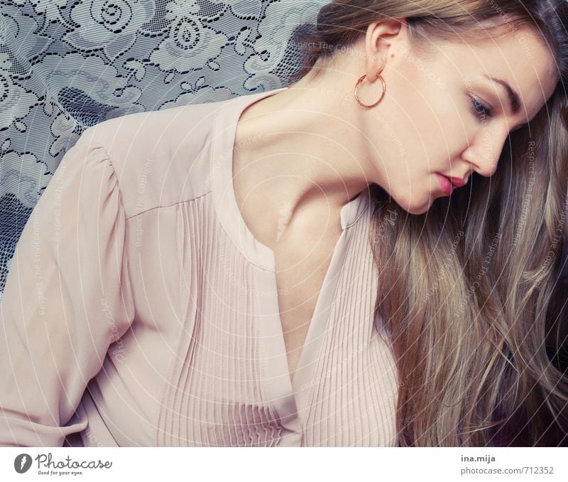 Profile of a young woman pretty Hair and hairstyles Skin Human being Feminine Young woman Youth (Young adults) Woman Adults 1 18 - 30 years Brunette Blonde