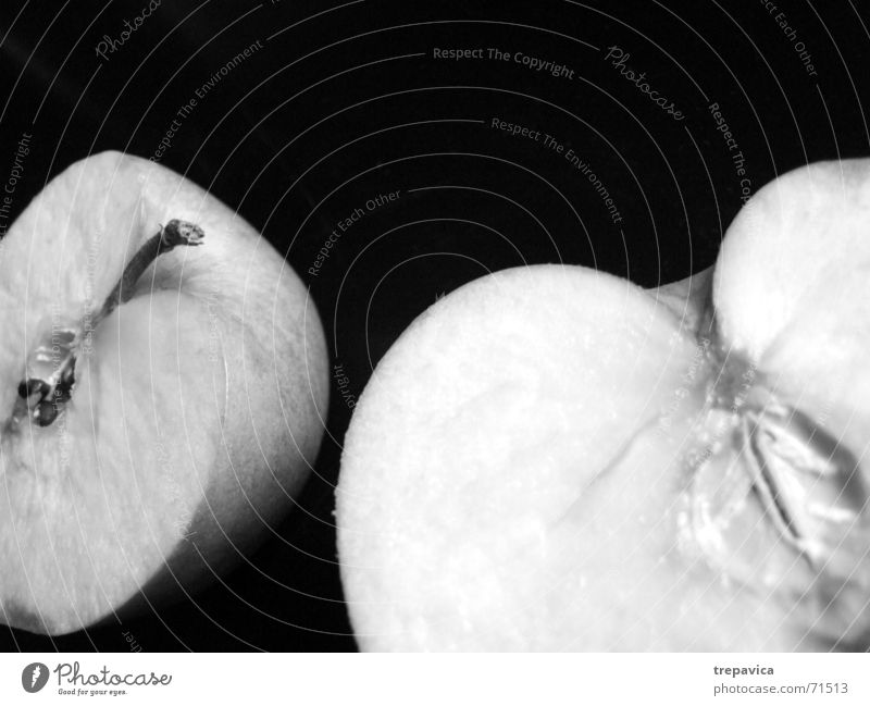 apple I Half Healthy Vitamin Average Division Two-piece Lack Miss Anatomy Longing Black & white photo Fruit Nutrition netur cut open