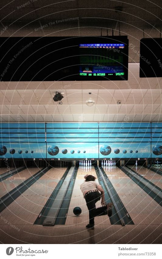 10 friends Bowling Nine-pin bowling Bowling ball Push bowling alley Ball Sphere strike Throw Coil Display