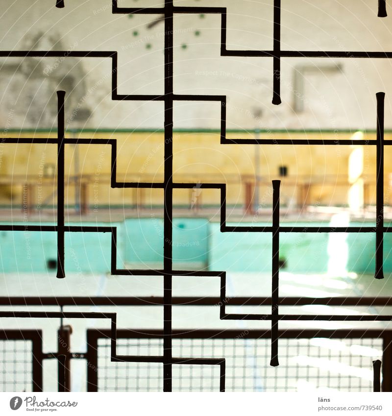 maze Swimming pool Building Wall (barrier) Wall (building) Old Exceptional Sharp-edged Uniqueness Tile Grating Border Going Pattern Structures and shapes