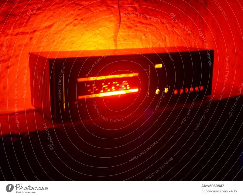 retroradiorama Red Loudspeaker Wall (building) Table Retro Radio (broadcasting) tuner Music