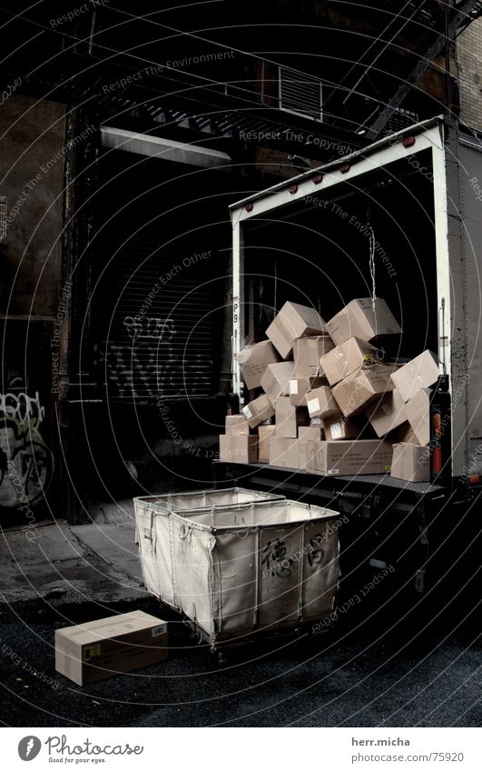 New York Transport Crate Truck New York City Soho Backyard Diffuse Chaos Gloomy Loudspeaker Cardboard new Dirty Arrangement