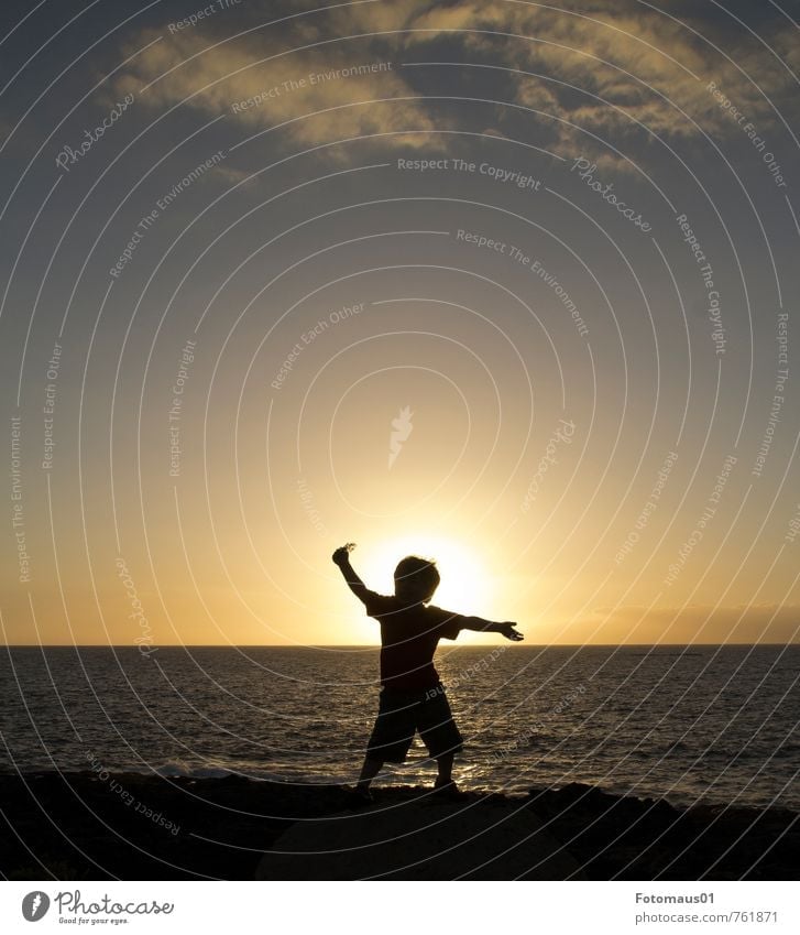 Silhouette II Lifestyle Vacation & Travel Freedom Summer Ocean Human being Masculine Child 1 3 - 8 years Infancy Sky Sunrise Sunset Beautiful weather Dance