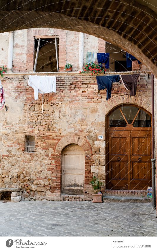 The backyard Vacation & Travel Tourism Tuscany Italy Village Town Downtown Old town House (Residential Structure) Detached house Backyard Beautiful Calm Laundry