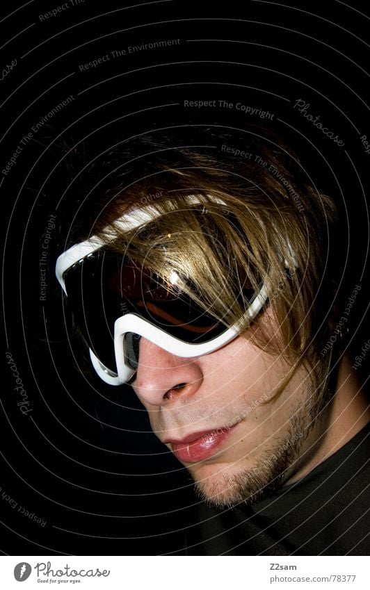 view through the II. Vista Eyeglasses Skiing goggles Style Hair and hairstyles Easygoing Portrait photograph Man Boredom Freak Silhouette Youth (Young adults)
