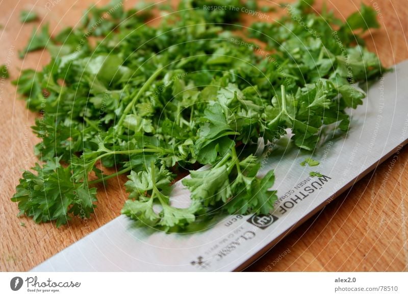 Chopped parsley Parsley Herbs and spices Chopping board Preparation Steel Refine Knives Wooden board Cooking Green Delicious Vegetable Kitchen cutting edge