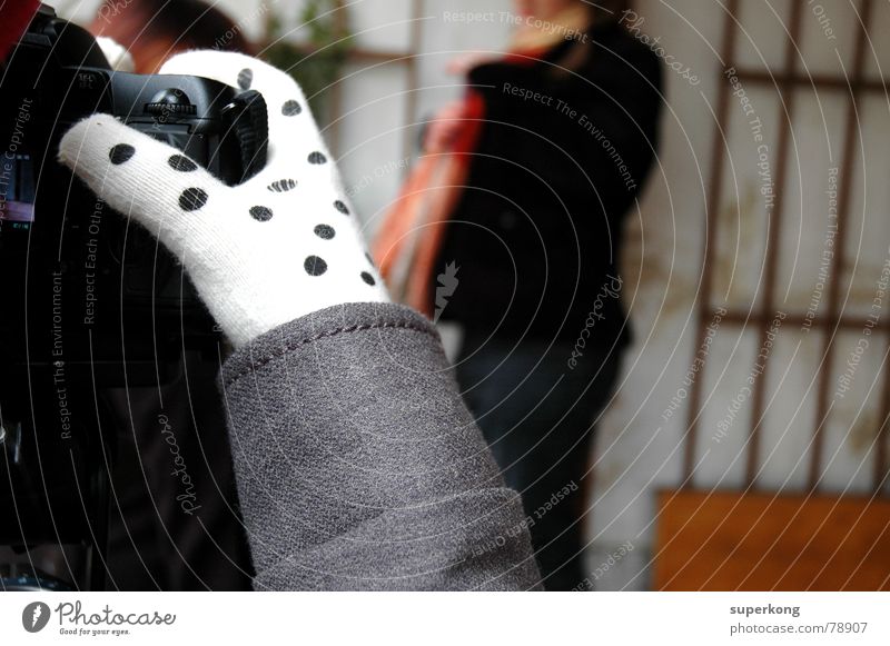 003 Photo shoot Presentation Camera Snapshot Phototropism Satellite picture Photography Autumn Cold Gloves Gray Woman Winter Leisure and hobbies Reflection