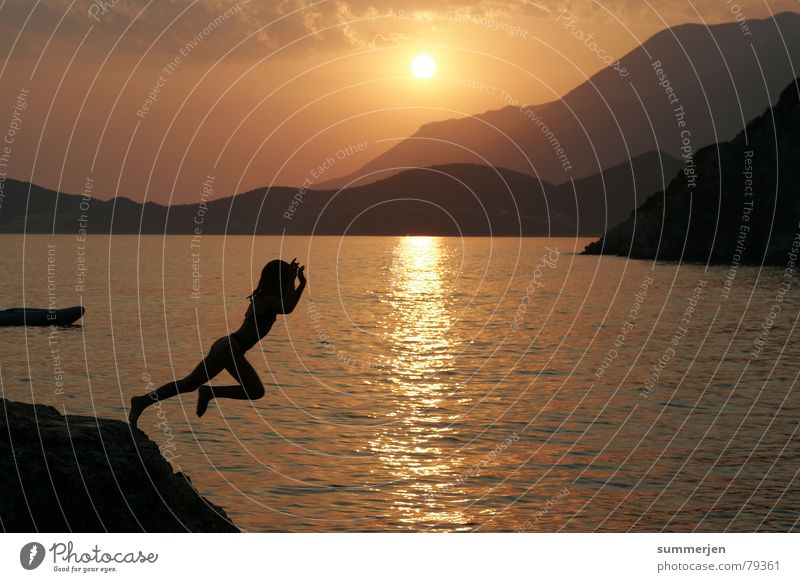 * * JUMP * * Summer Vacation & Travel Ocean Sunset Sunrise Jump Coast Events Harmonious Physics Sunbeam Joy Sports Playing Silhouette Water Mountain Brave