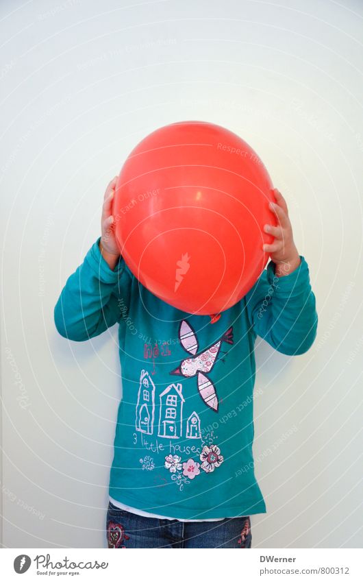 PENG Lifestyle Beautiful Face Playing Decoration Child Study Feminine 1 Human being Wall (barrier) Wall (building) T-shirt Pants Red-haired Balloon Think
