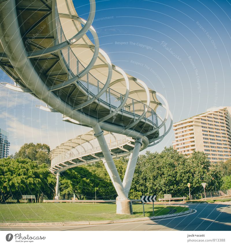 overhead crossing Sightseeing Warmth Tree Queensland Town Bridge Architecture Pedestrian crossing Column Lanes & trails Traffic circle Road sign Modern Safety