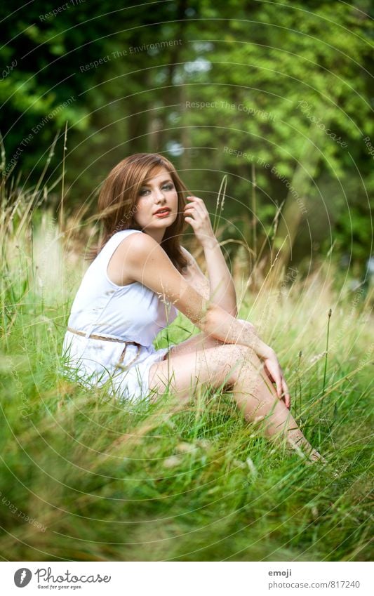 assise Feminine Young woman Youth (Young adults) 1 Human being 18 - 30 years Adults Environment Nature Meadow Beautiful Natural Green Sit Colour photo