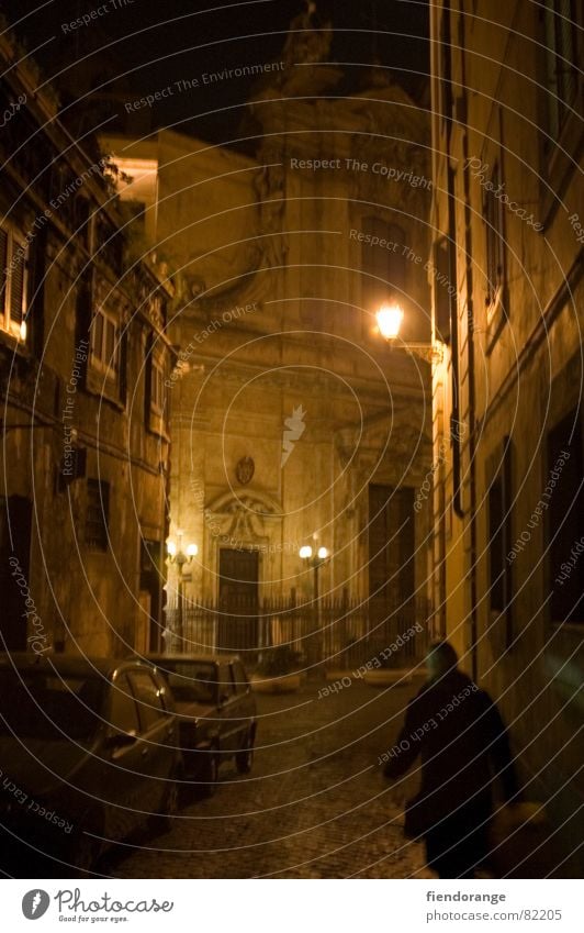roma sinistra Rome Italy Night Dark Alley Light Loneliness Sleep Chamber pot Architecture Shadow Fear