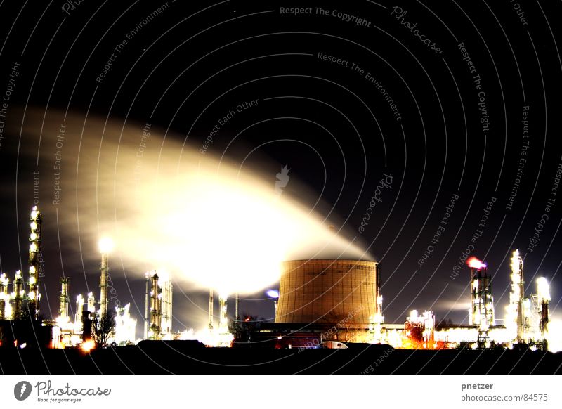 night shift Factory Night Long exposure Building Smoke Light Branch of business Industrial plant Alcoholic drinks Construction site Processing plant Chimney