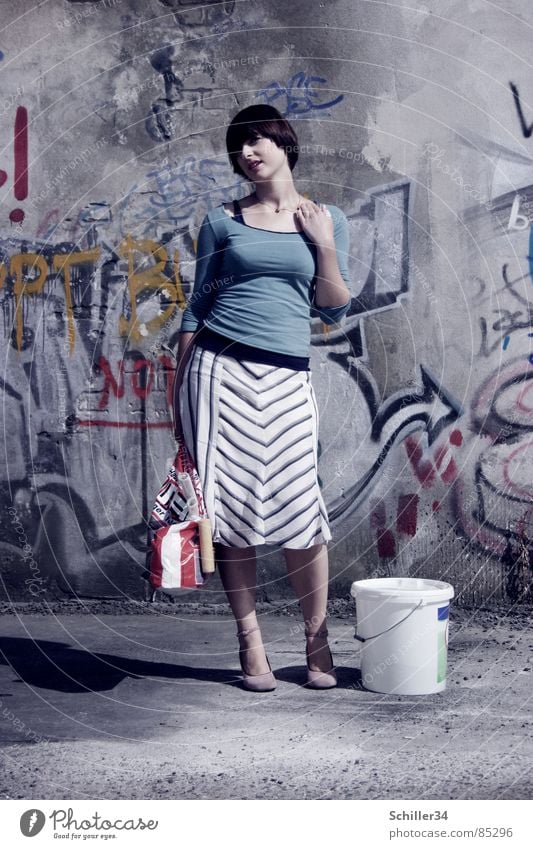 ANNA GOES PAINT Full-length Graffiti Woman Fresh Retro Hair and hairstyles Style Flexible Top Stripe Hand Think Portrait photograph Wall (building)