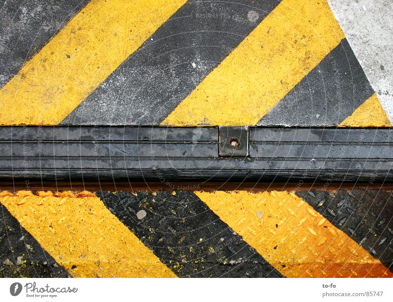 groundbreaking Against each other Jetty Direction Dangerous Yellow Striped Venice Graphic Industry Warning label Warning sign Caution Threat Arrow Detail Tilt