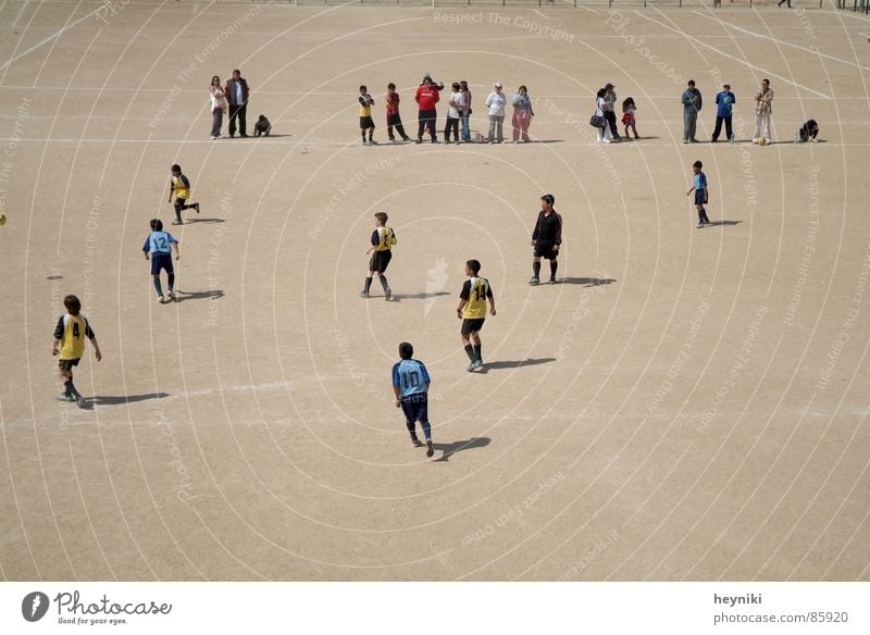 campo de fútbol Football pitch Playing Field Audience Soccer player Drop shadow Sports Summer Human being Calm