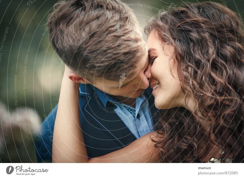 proximity Young woman Youth (Young adults) Young man Couple Partner 2 Human being 18 - 30 years Adults Touch To hold on Kissing Smiling Love Happy Natural