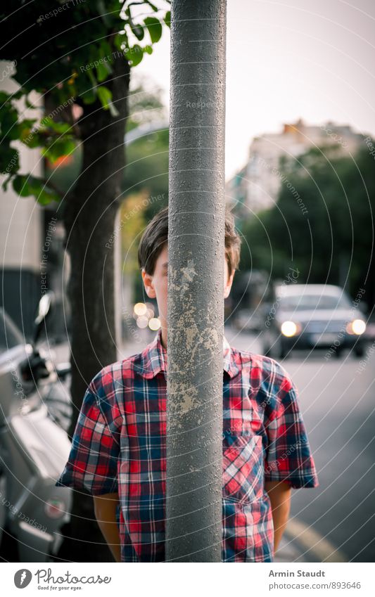 Portrait behind lantern pole Lifestyle Human being Masculine Young man Youth (Young adults) Body 1 13 - 18 years Child Summer Tree Barcelona Road traffic Street
