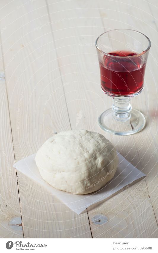 Pizza in statu nascendi Food Dough Baked goods Alcoholic drinks Wine Cheap Good Honest yeast dough Raw Cooking Wine glass Red wine Wooden board Deserted Empty