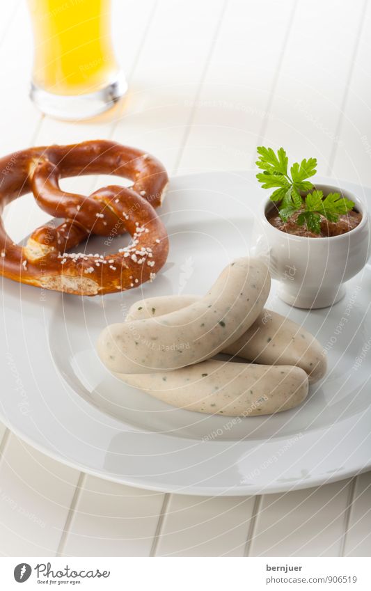 bavarian delight Food Sausage Dough Baked goods Nutrition Lunch Beverage Beer Crockery Cheap Good Delicious Brown Yellow White Voracious Veal sausage Pretzel