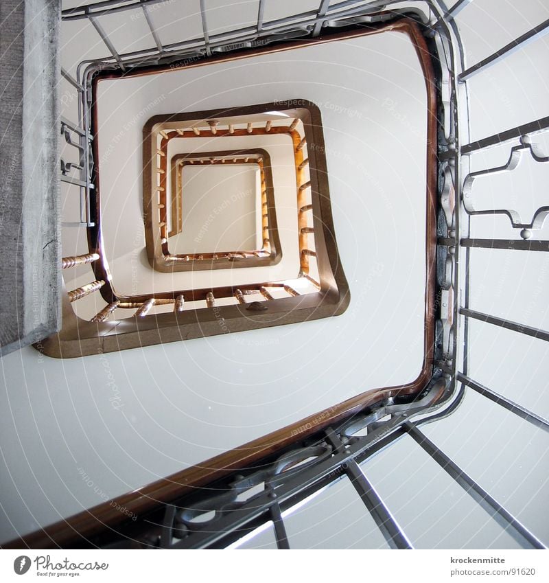 Way to the center Staircase (Hallway) Spiral Middle Go up House (Residential Structure) Sharp-edged Ascending Banister Bracket Symmetry Stairs climb stairs